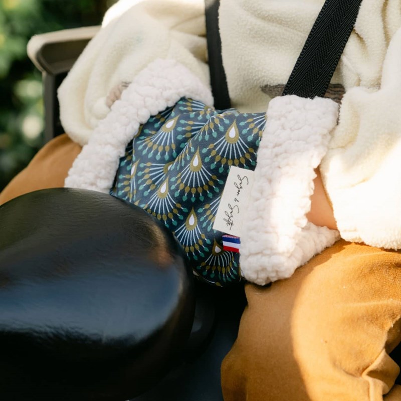 Le manchon bébé de barnabé ethnique vert