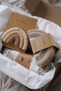 Coffret cadeau bébé arc-en-ciel beige