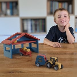 Kit tracteur et sa ferme en bois coloré