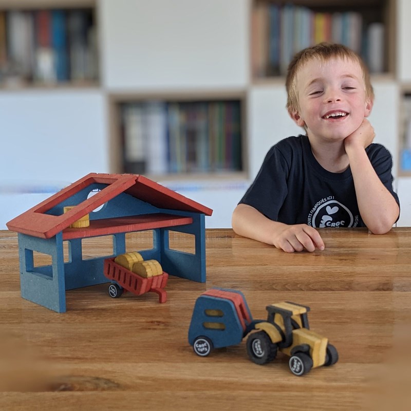 Croctoys - Kit tracteur et sa ferme en bois coloré