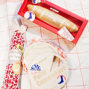 Chaussettes eat my socks camembert