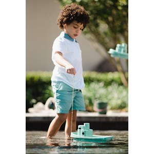 Bateau et seau de plage