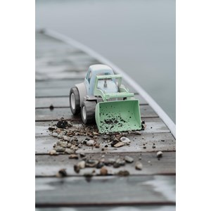 Tracteur pelleteuse en bioplastique vert