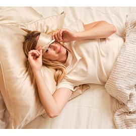 Masque de sommeil en soie champagne