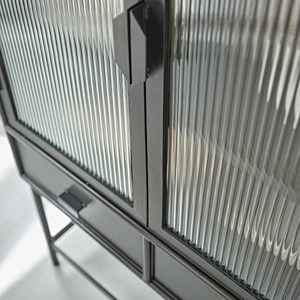 Vaisselier en métal et verre ondulé