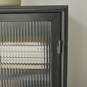 Vaisselier en métal et verre ondulé