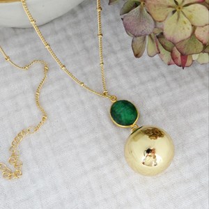 Bola or pendentif emeraude