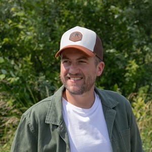 Casquette trucker exploring blanc