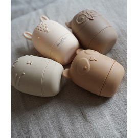 Jouets pour le bain beige