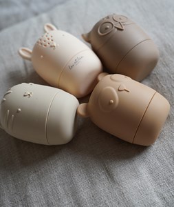 Jouets pour le bain beige