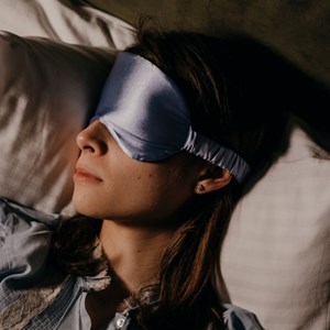 Masque de nuit 100% soie 22mm - 24x11cm