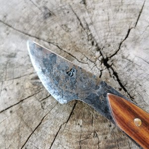 Azmur 32, couteau pour droitier-e