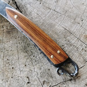 Azmur 32, couteau pour droitier-e