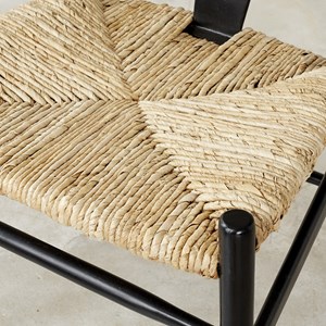 2 chaises noires assise tissée en mindi