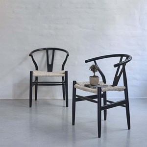 2 chaises noires assise tissée en mindy