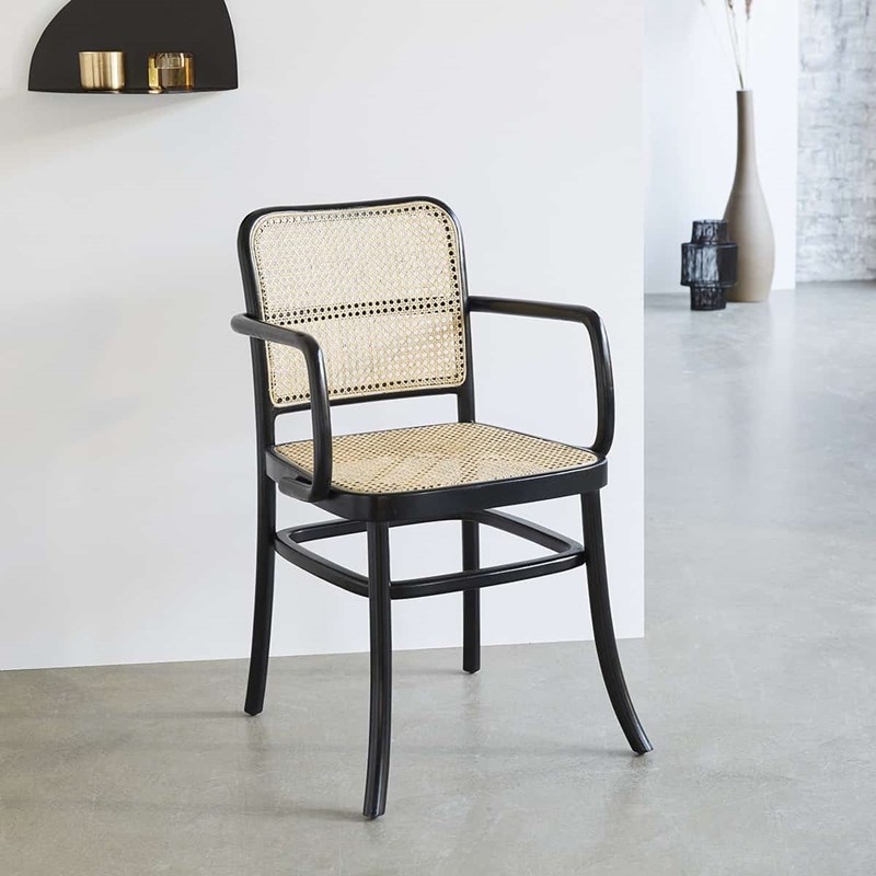 Berah Getah - Chaise accoudoirs bois acajou et cannage