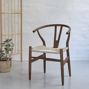 Chaise en mindi massif finition noyer