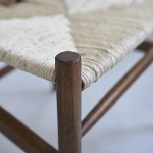 Chaise en mindi massif finition noyer