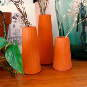 Facette- vases béton terracotta (trio)