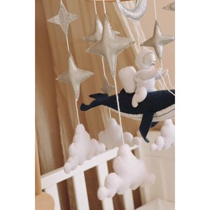 Mobile astronaute en bois, fait main