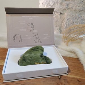 Gua sha en pierre - jade verte
