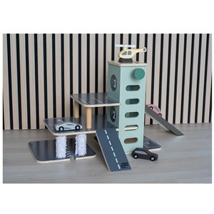 Garage à voitures en bois