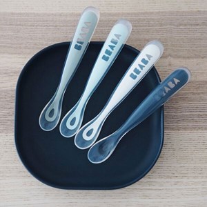 Lot de 4 cuillères 1er age silicone