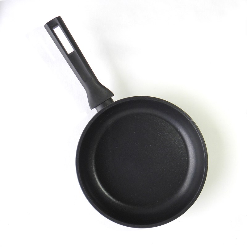 Poêle 24 cm revêtue tous feux guzzini