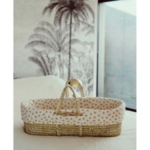 Couffin écru à motifs fleuris roses