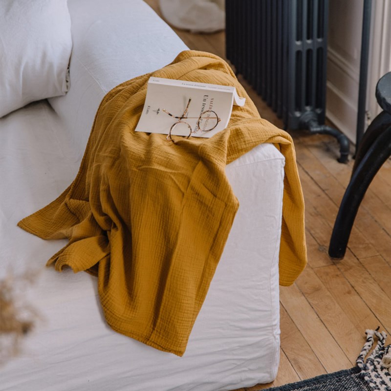 Les Pensionnaires - Plaid gaze de coton 170x250 jaune safran