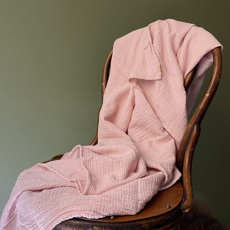Les Pensionnaires - Plaid gaze de coton 120x170 rose délicat