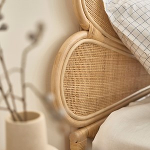 Tête de lit bohème en rotin et cannage