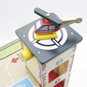 Caserne des pompiers avec hélicoptère