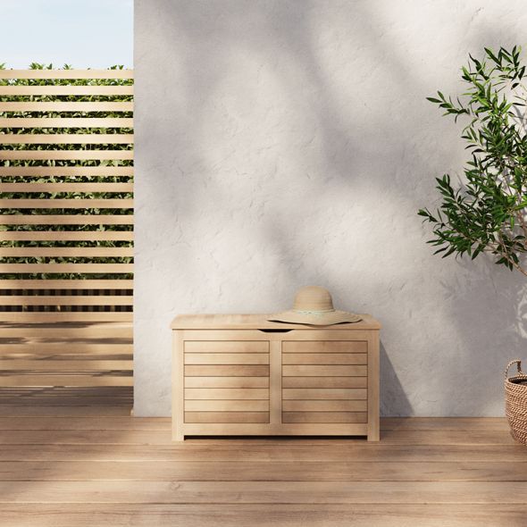 Coffre en bois ancien – Adèle & Brume