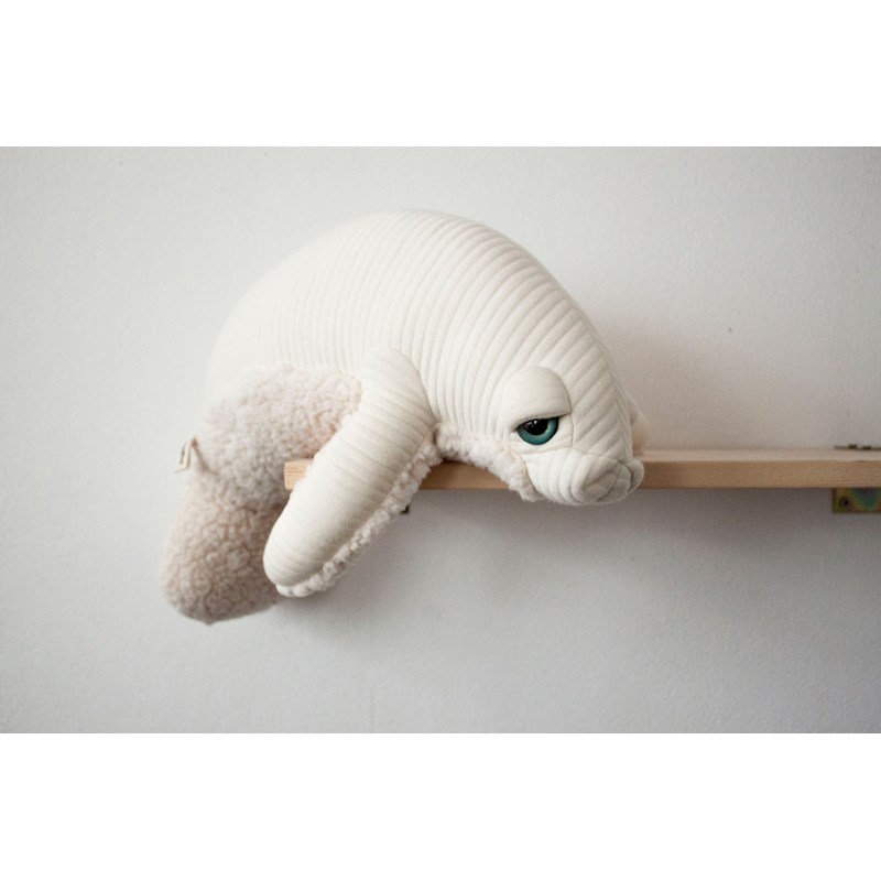 Peluche - petit lamantin albino