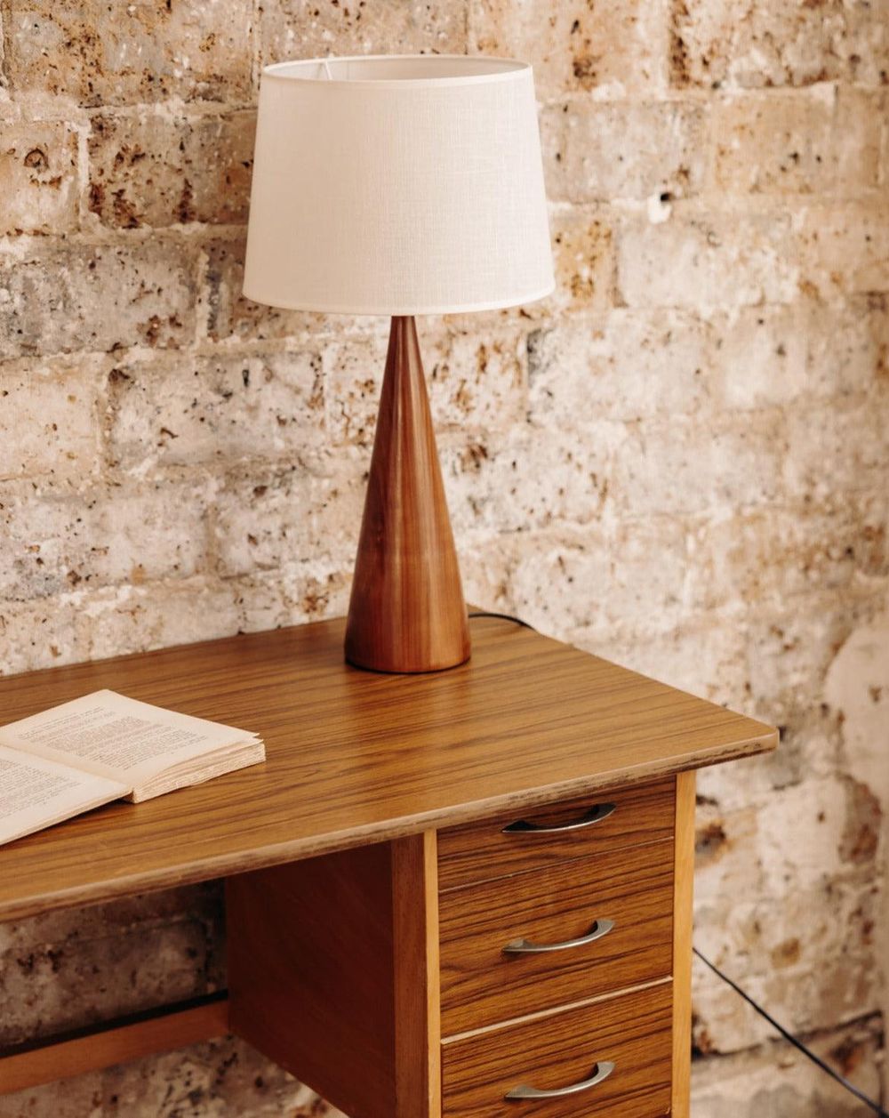 Debongout – Paola, la lampe de table n°1 Debongout – Paola, la lampe de table n°1