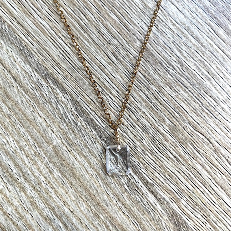 Collier cristal de roche plaqué or esmée