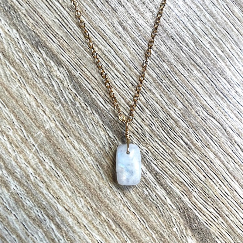 Collier pierre de lune plaqué or esmée