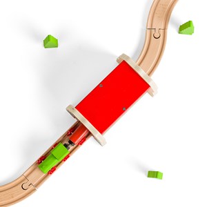 Tunnel ferroviaire en brique rouge