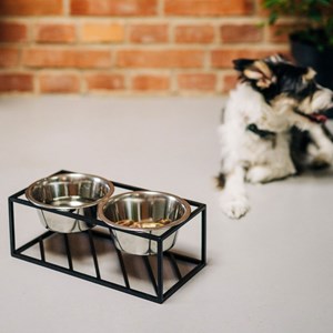 Olne, gamelle surélevée en métal noir s