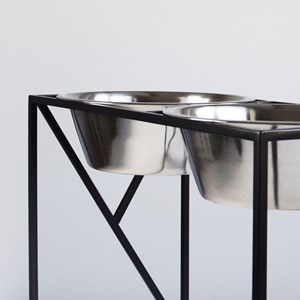 Yumi, gamelle surélevée en métal noir l