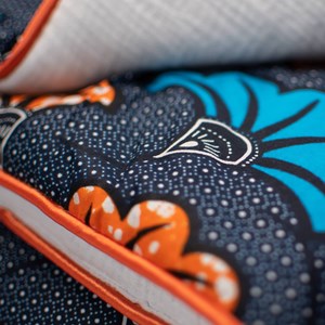 Couverture réversible wax fleurs bleu