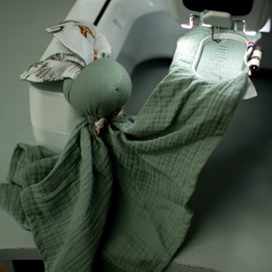 Doudou lapin  gaze coton vert 50 x 50 cm