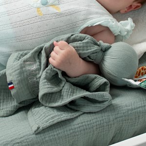 Doudou lapin  gaze coton vert 50 x 50 cm