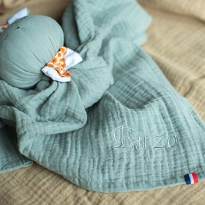 Doudou lapin  gaze coton vert 50 x 50 cm