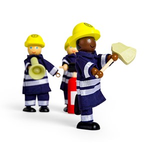 4 figurines de pompier en bois