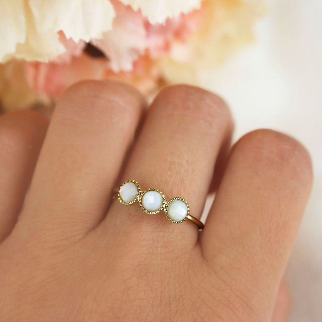 LES POULETTES BIJOUX - Bague Plaqué Or Rond de Nacre Ivoire - taille 50 : Stéphanie Ducauroix