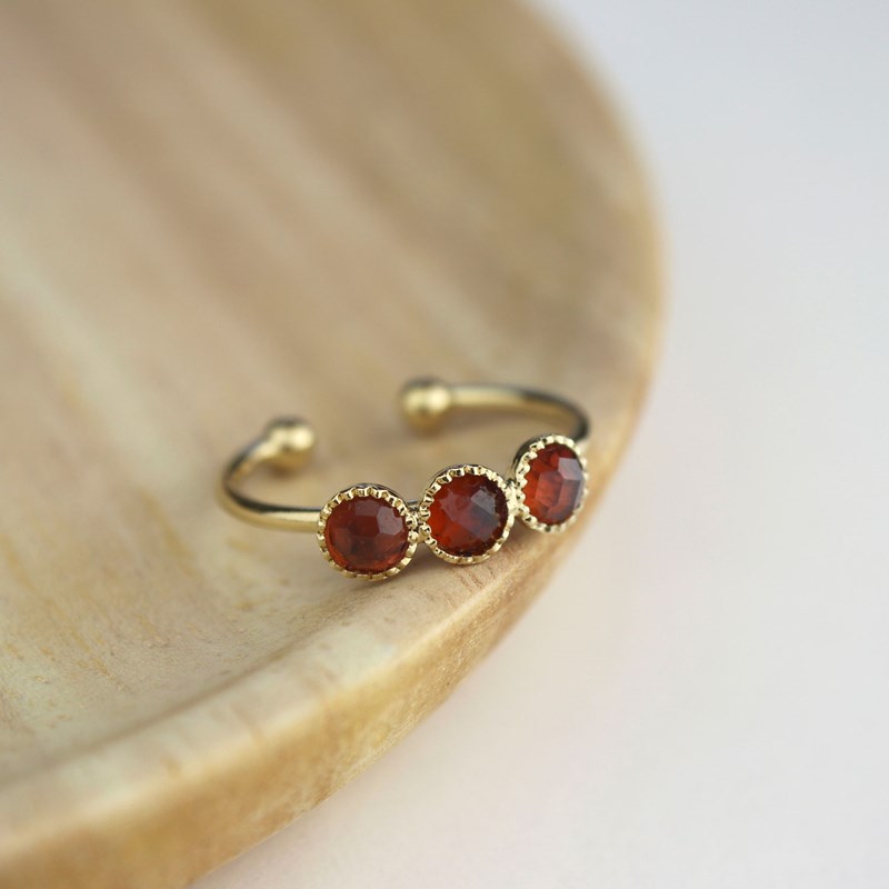 Bague grenat minimaliste trois pierre