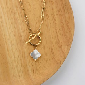 Collier acier fermoir t et trèfle nacre