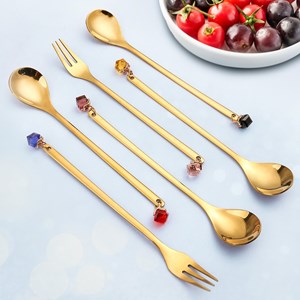 Cuilleres dorees avec diamants multi cou